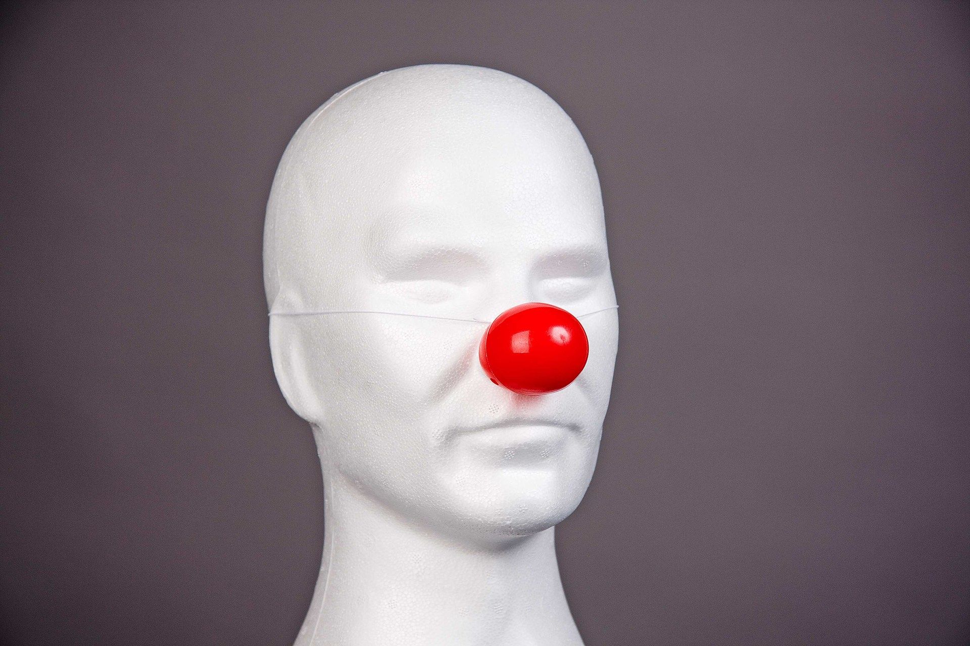 Hartplastik-Clownnase, rot