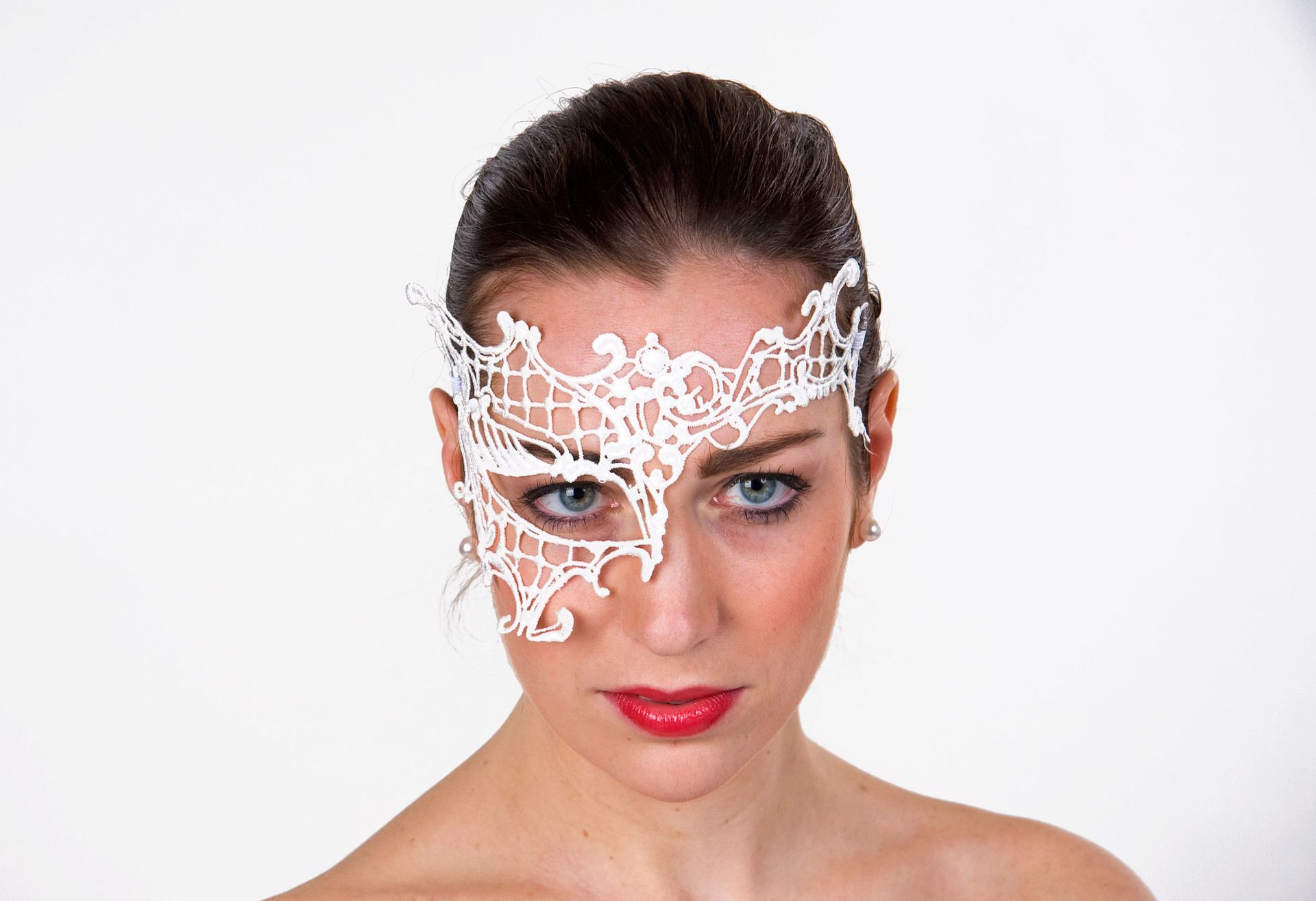 Augen-Halbmaske aus wei�er Spitze