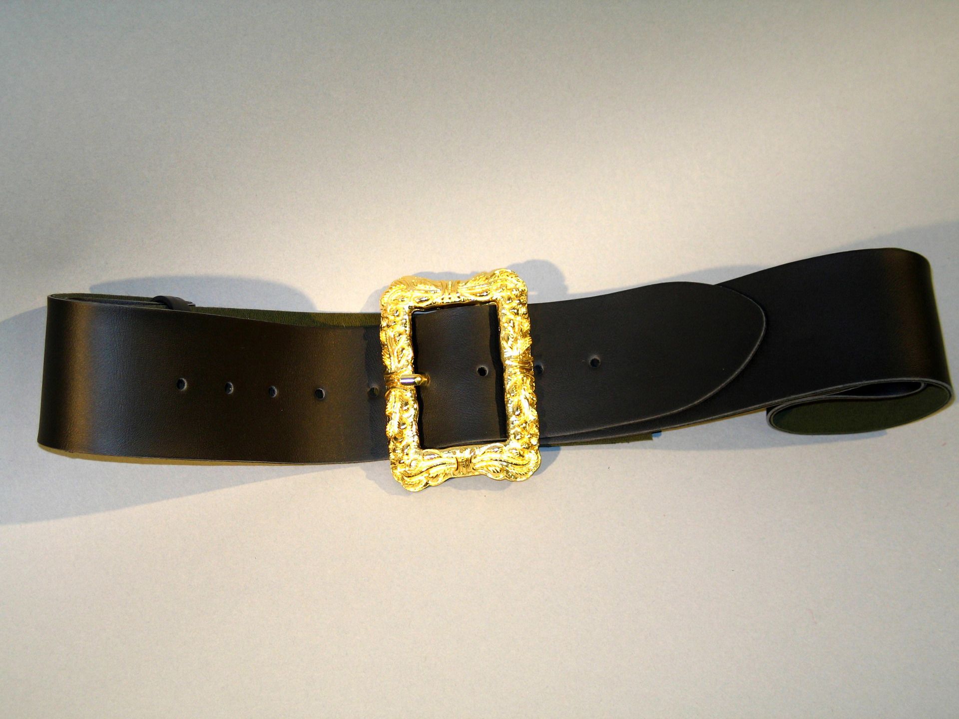 schwarzer Grtel mit Metallschliee, ca. 5x150 cm