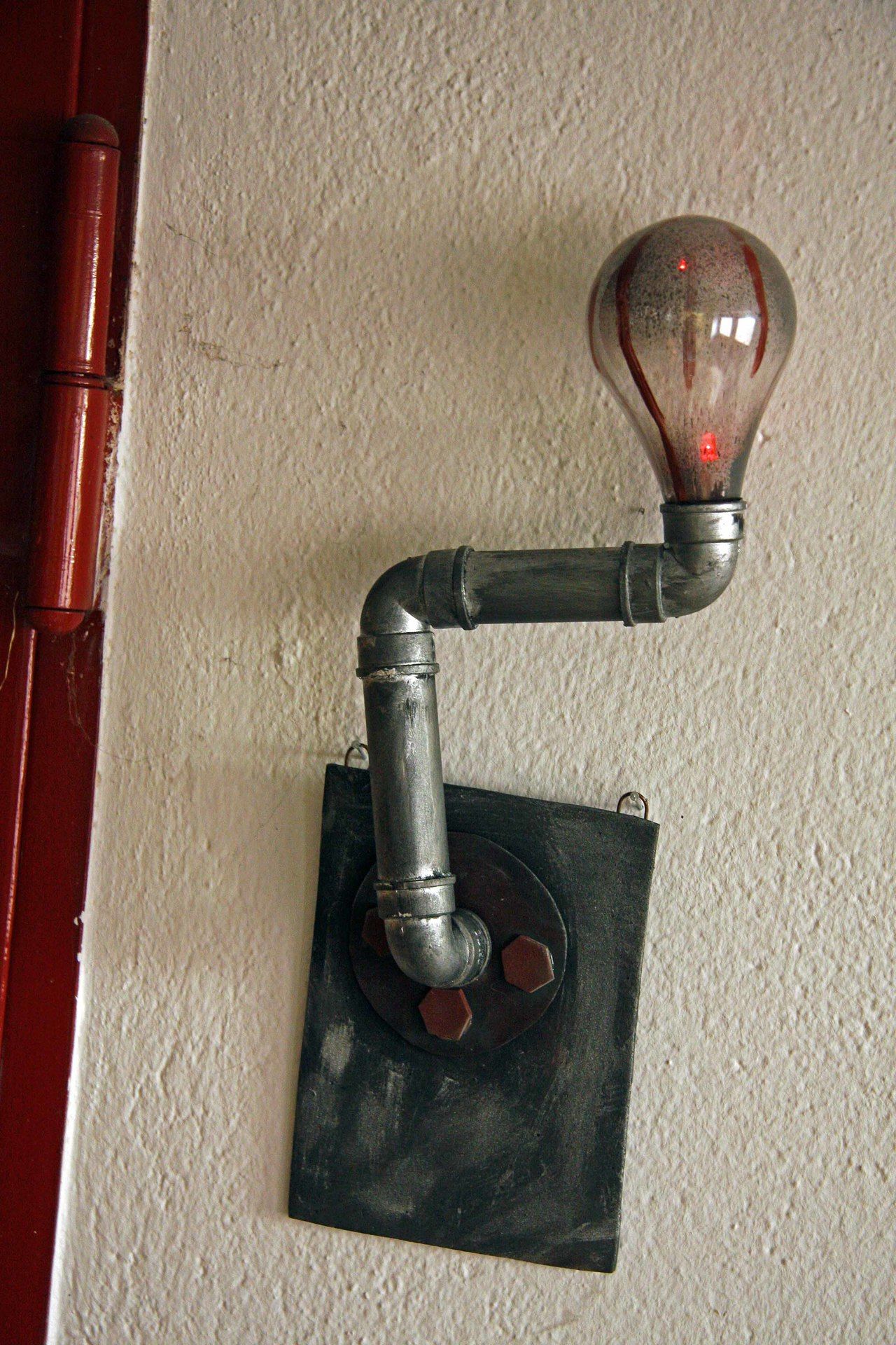 Industrieleuchte mit rot leucht. Lampe, ca. 36 cm